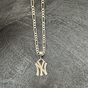 NY yankees silver necklace